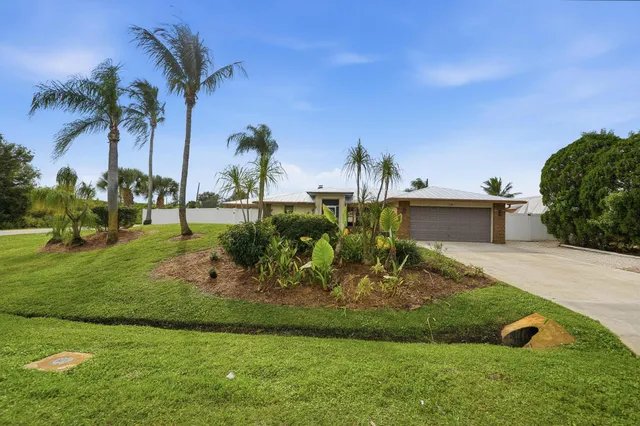 $425,000 | 798 Southeast Thanksgiving Avenue, Port St. Lucie, FL 34984