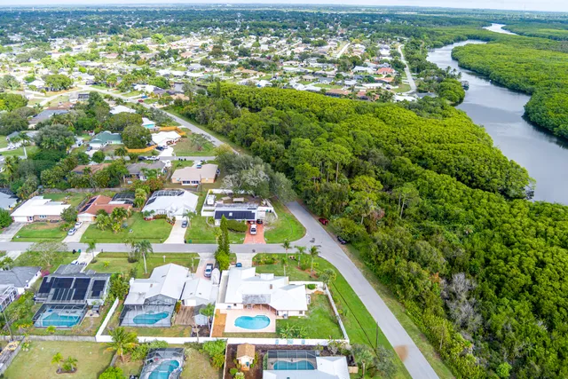 $425,000 | 798 Southeast Thanksgiving Avenue, Port St. Lucie, FL 34984
