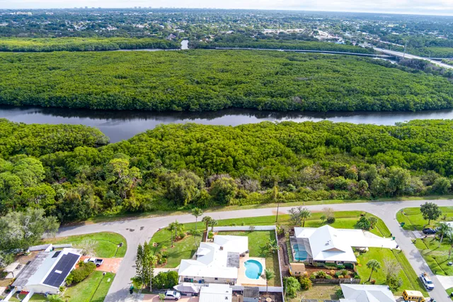 $425,000 | 798 Southeast Thanksgiving Avenue, Port St. Lucie, FL 34984