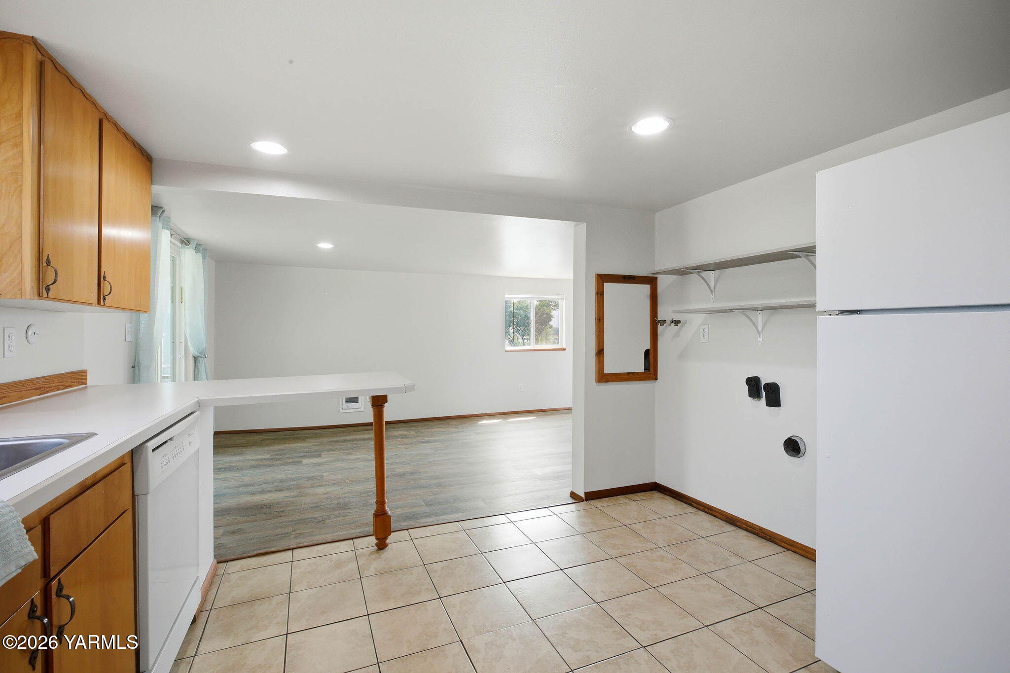 2809 South Wiley Road Yakima, WA 98903 - Photo 12 of 15 Kitchen