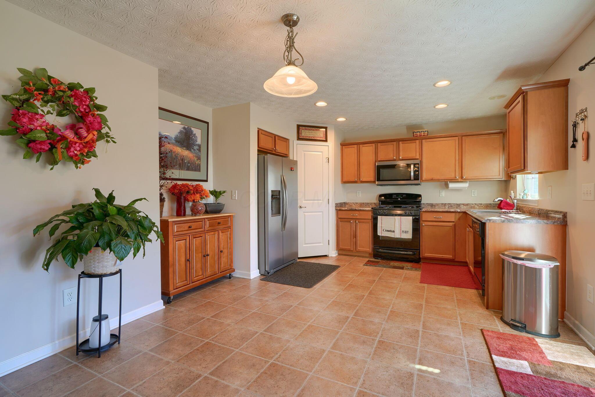 5747 Little Red Rover Street Groveport, OH 43125 - Photo 24 of 47 fully applianced kitchen