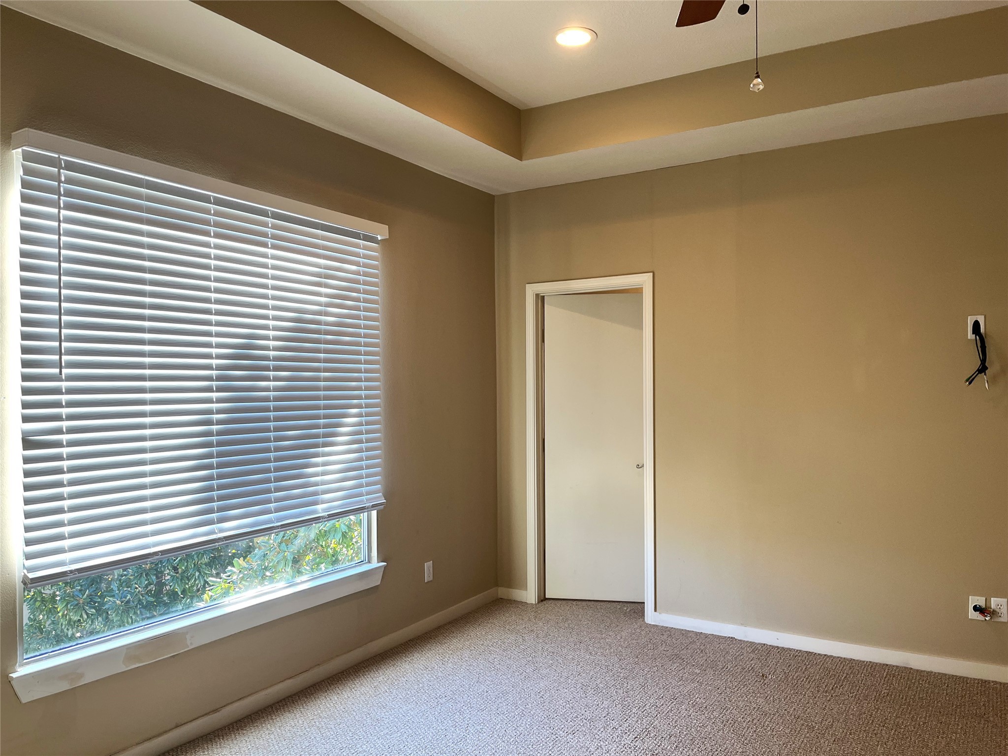 4338 Center Street Houston, TX 77007 - Photo 16 of 23 a view of an empty room with a window