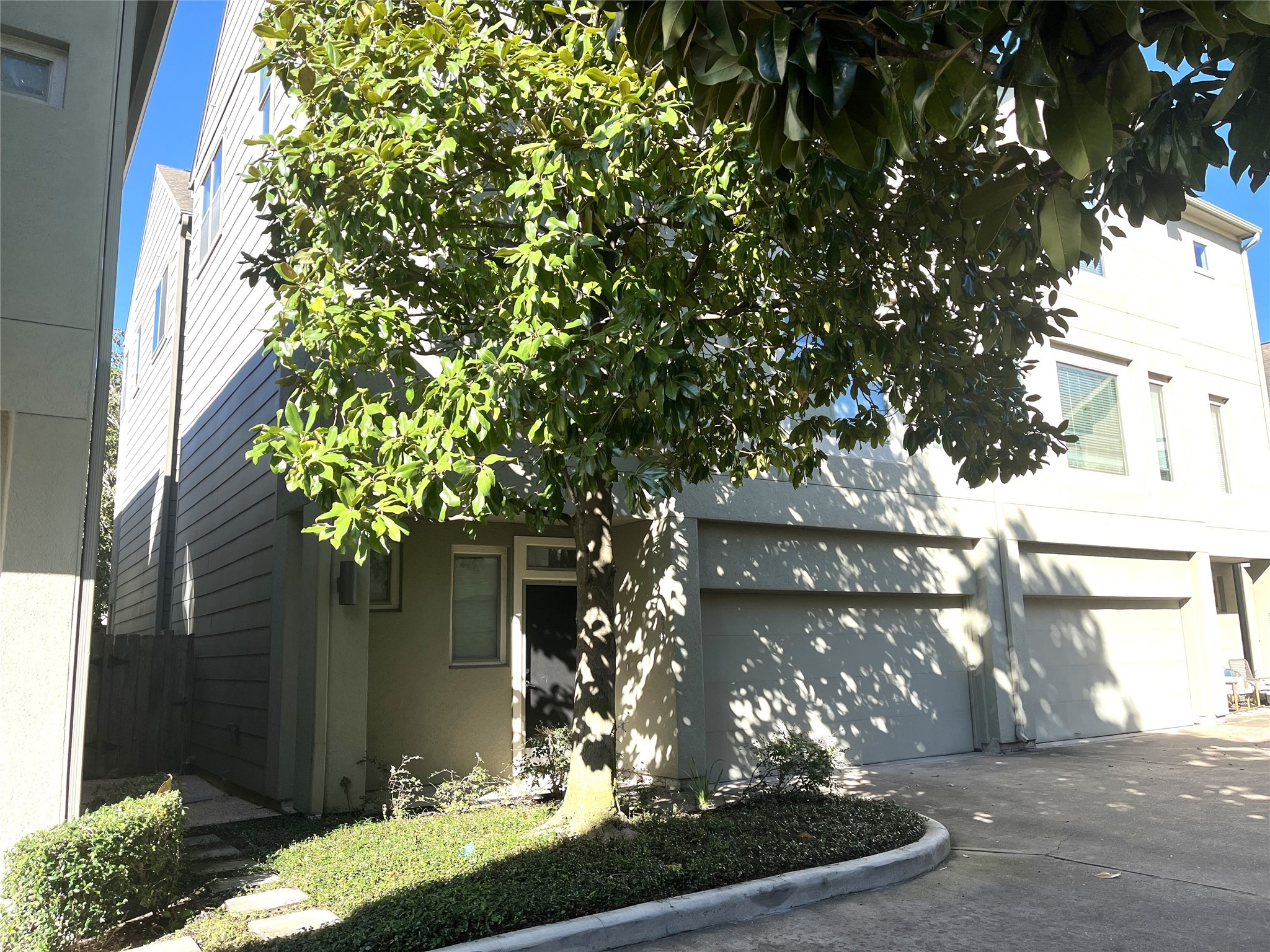 4338 Center Street Houston, TX 77007 - Photo 2 of 23 a view of a fountain in the front of a house