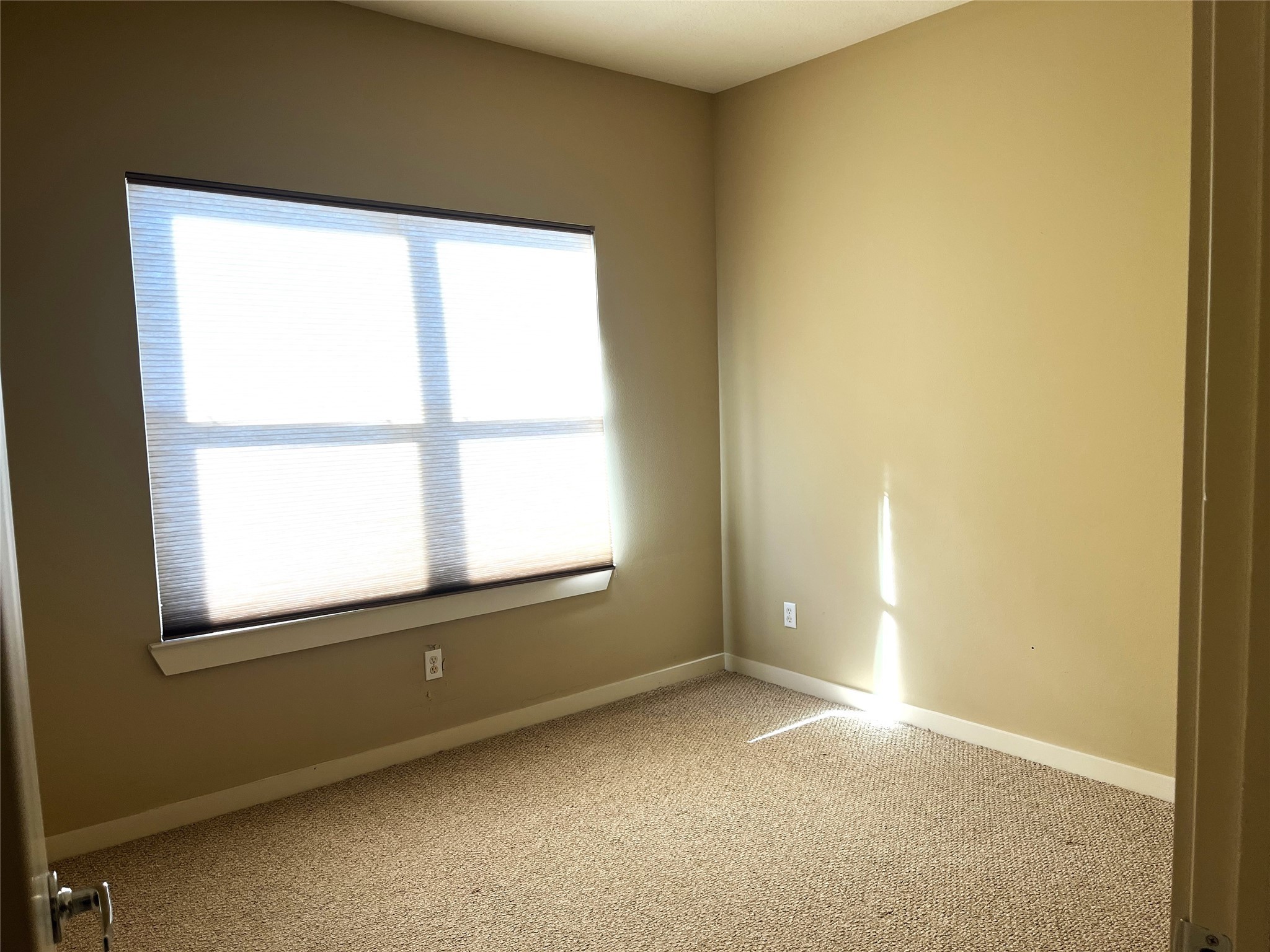 4338 Center Street Houston, TX 77007 - Photo 22 of 23 an empty room with a window