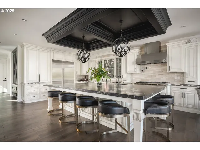 $6,895,000 | 18418 Old River Landing, Lake Oswego, OR 97034