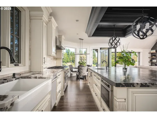 $6,895,000 | 18418 Old River Landing, Lake Oswego, OR 97034