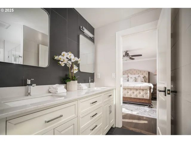 $6,895,000 | 18418 Old River Landing, Lake Oswego, OR 97034