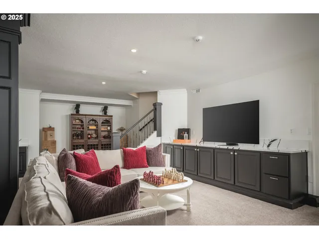 $6,895,000 | 18418 Old River Landing, Lake Oswego, OR 97034