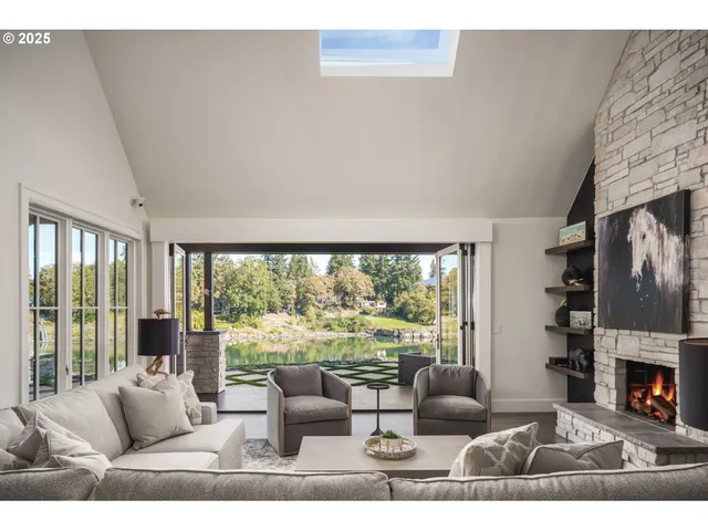 $6,895,000 | 18418 Old River Landing, Lake Oswego, OR 97034