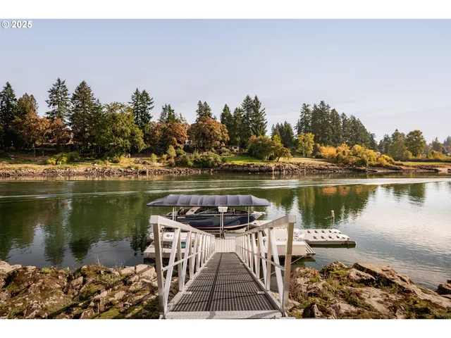 $6,895,000 | 18418 Old River Landing, Lake Oswego, OR 97034