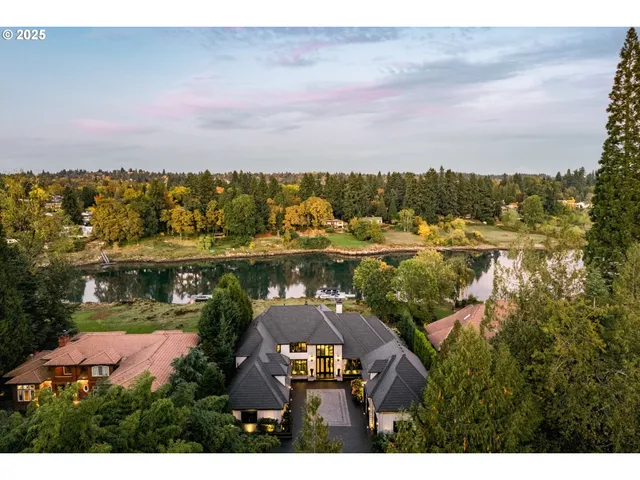 $6,895,000 | 18418 Old River Landing, Lake Oswego, OR 97034