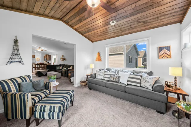 $299,900 | 39781 Fawn Avenue, North Branch, MN 55056