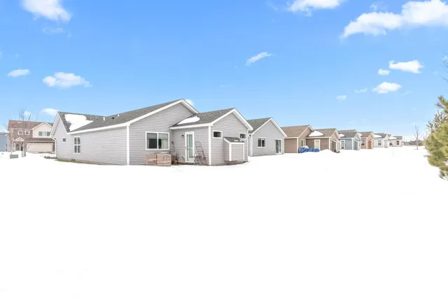 $299,900 | 39781 Fawn Avenue, North Branch, MN 55056