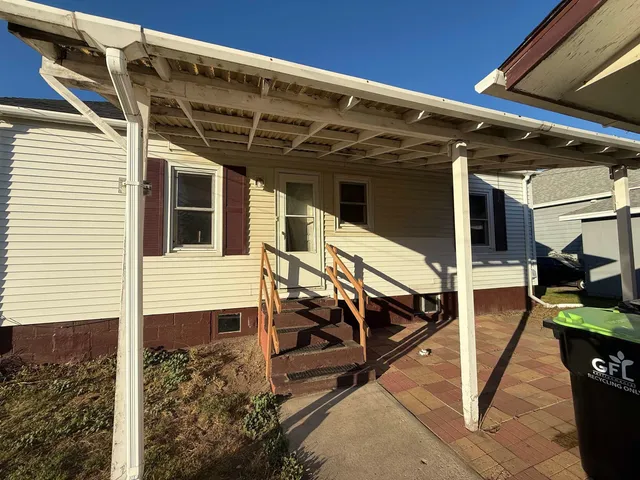 $119,900 | 1717 23rd Avenue, Menominee, MI 49858