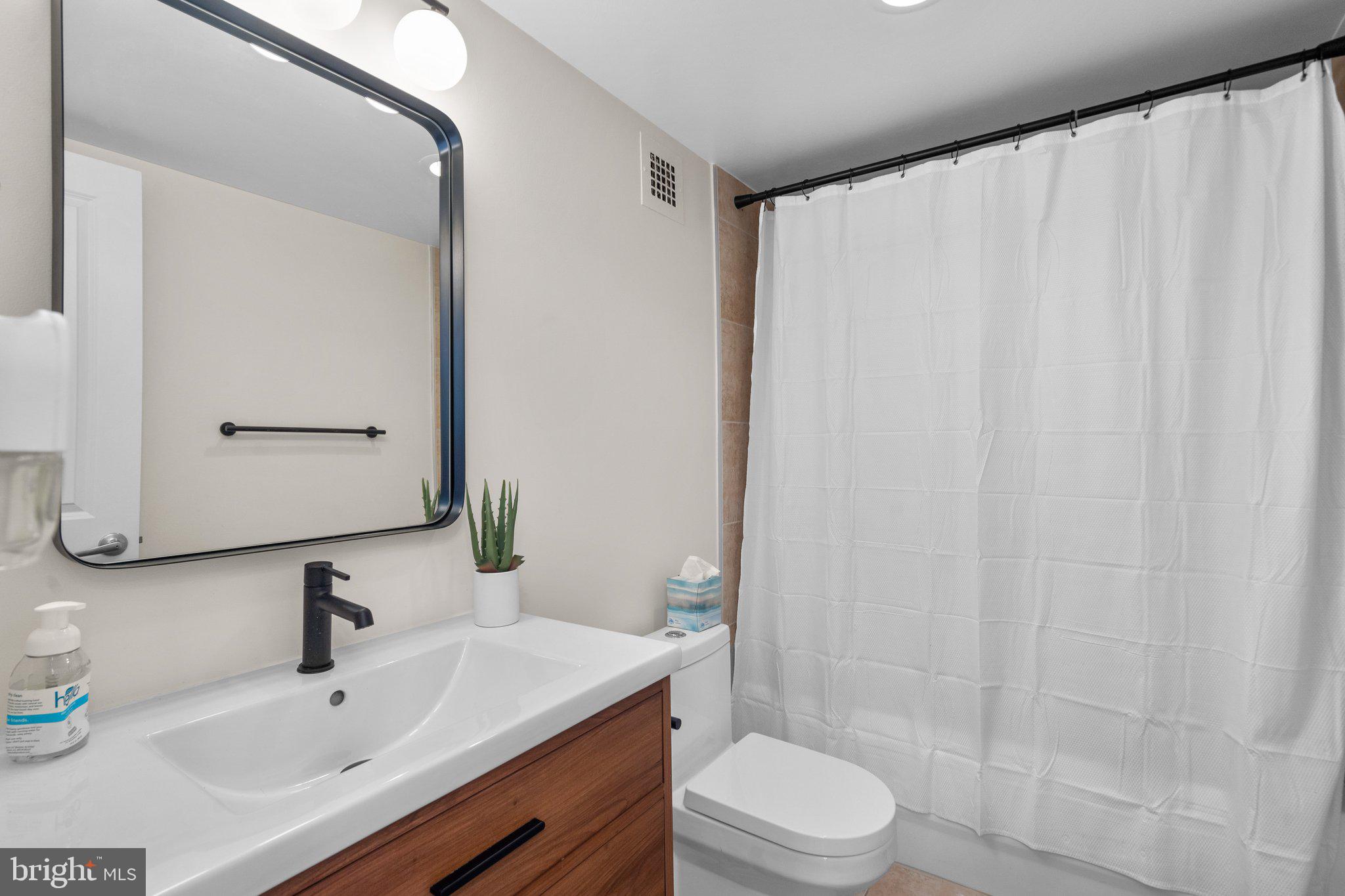 1220 Blair Mill Road, Unit 505 Silver Spring, MD 20910 - Photo 10 of 28 Gallery Image 10