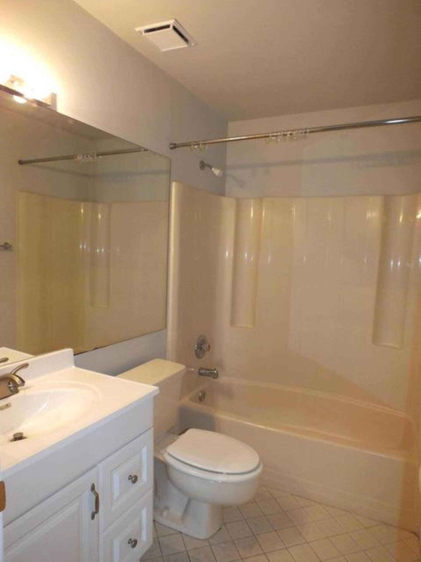 300 East Club Circle, Unit 201 Boca Raton, FL 33487 - Photo 7 of 8 Guest Bathroom