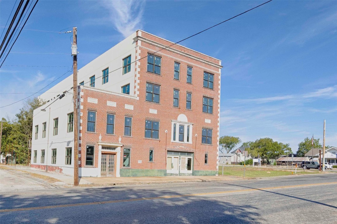 607 Lyons Avenue Schulenburg, TX 78956 - Photo 2 of 27 a front view of a building