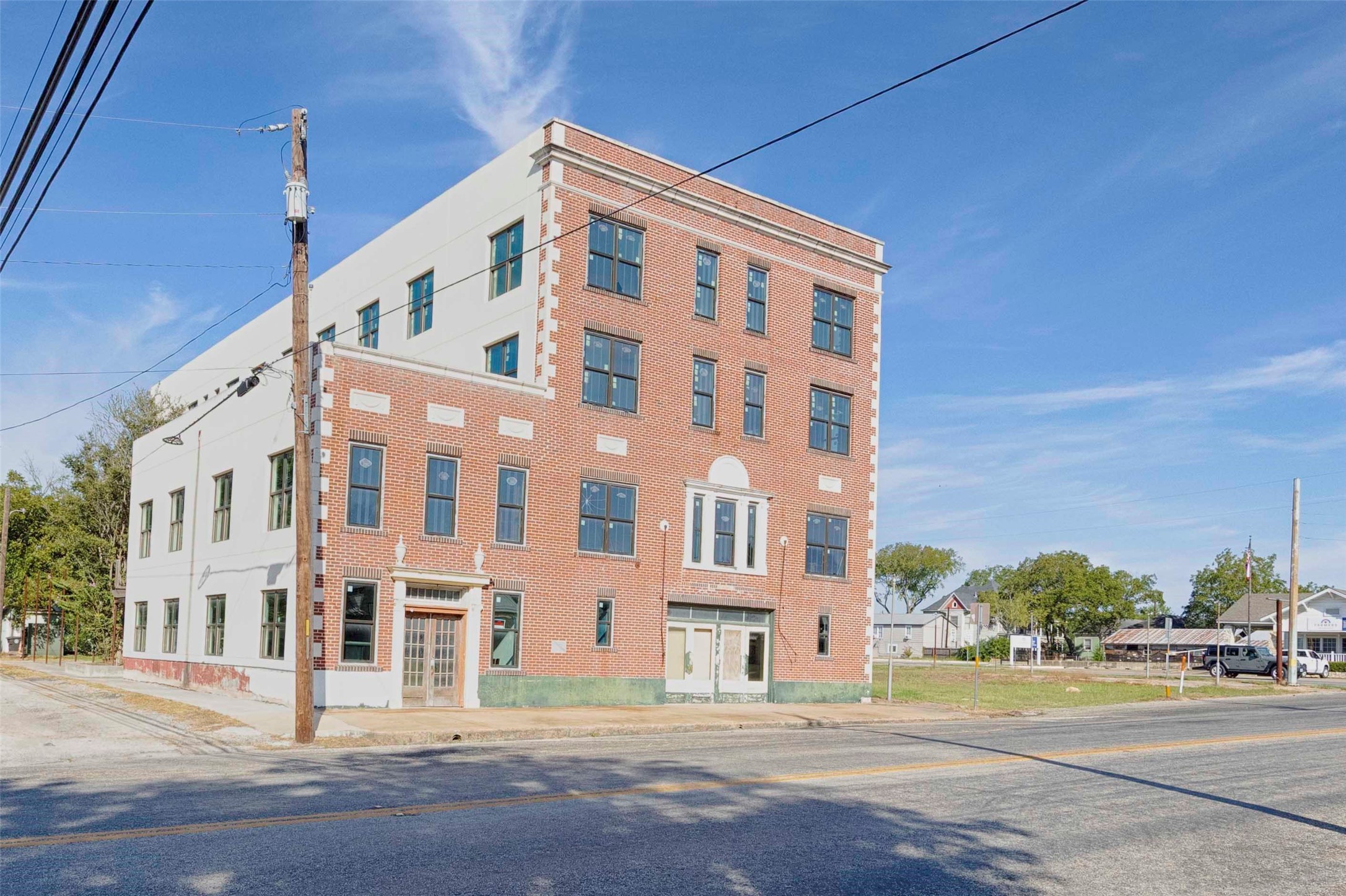 607 Lyons Avenue Schulenburg, TX 78956 - Photo 2 of 27