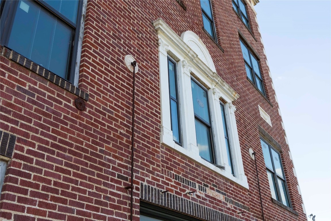 607 Lyons Avenue Schulenburg, TX 78956 - Photo 5 of 27 a view of a building