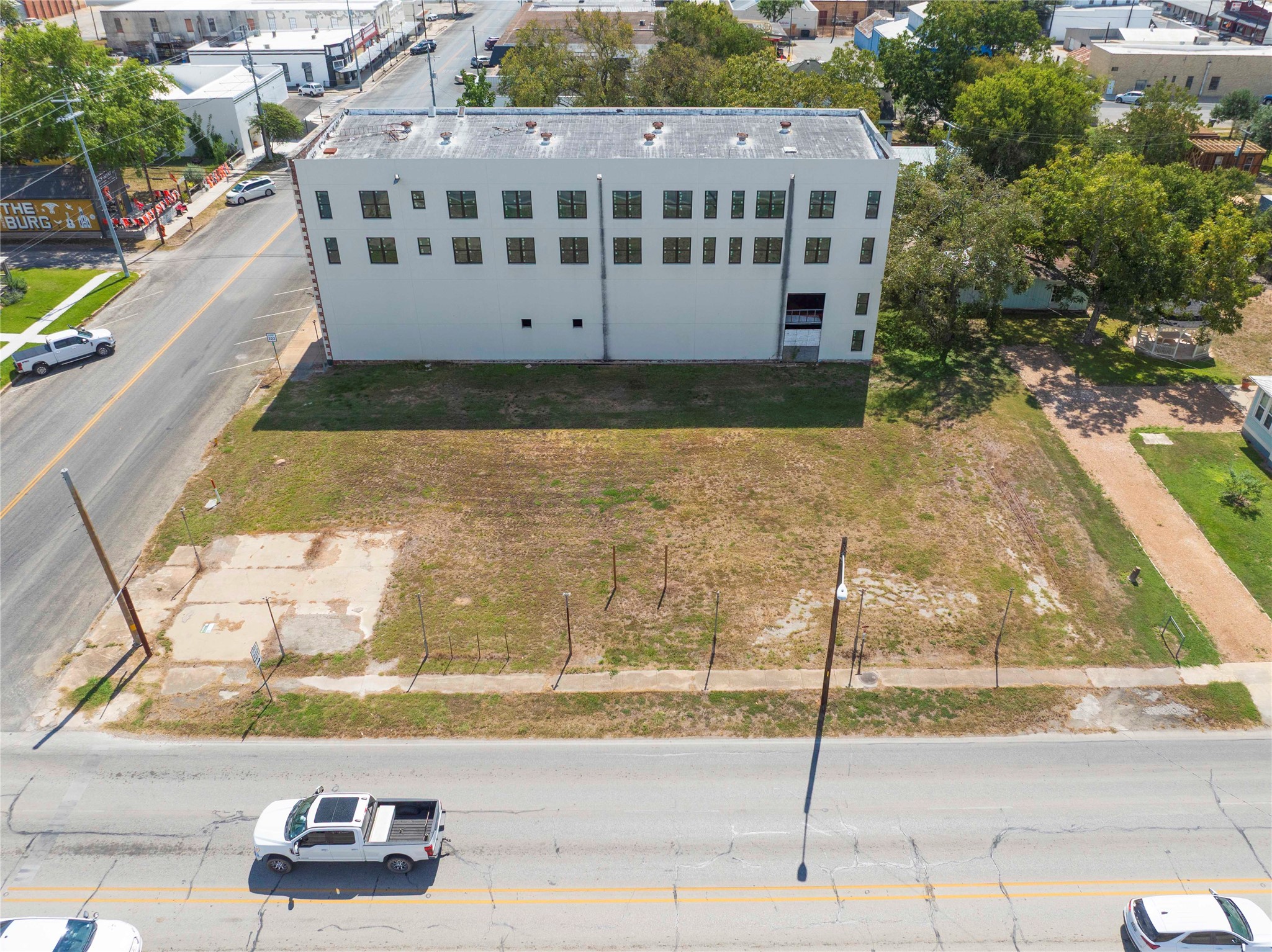 607 Lyons Avenue Schulenburg, TX 78956 - Photo 7 of 27