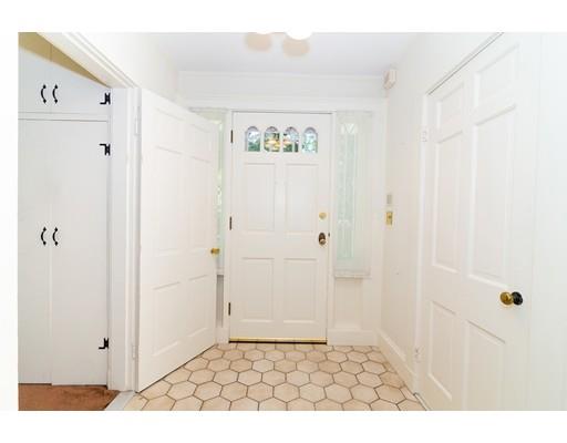 883 Salem End Road Framingham, MA 01702 - Photo 4 of 39
