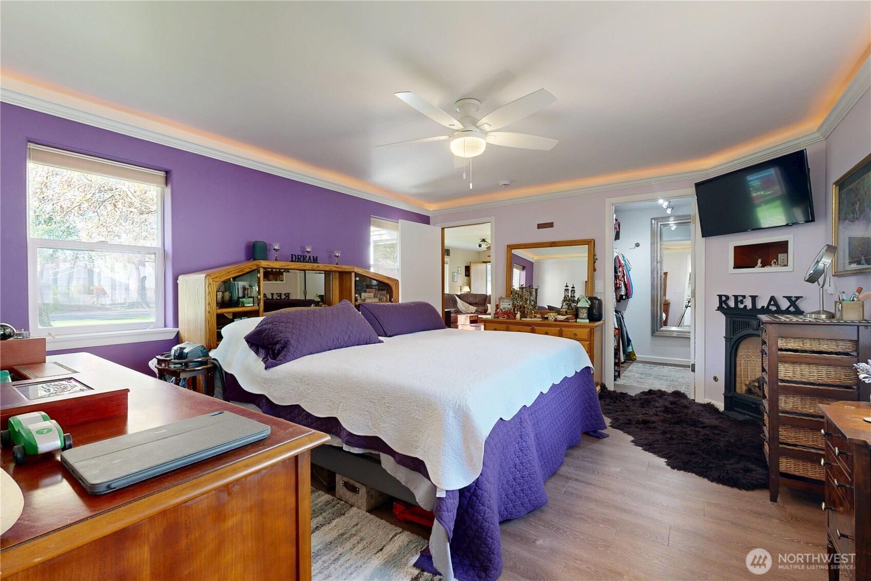 821 East Chestnut Street Walla Walla, WA 99362 - Photo 18 of 39 a bed room with bed and mirror