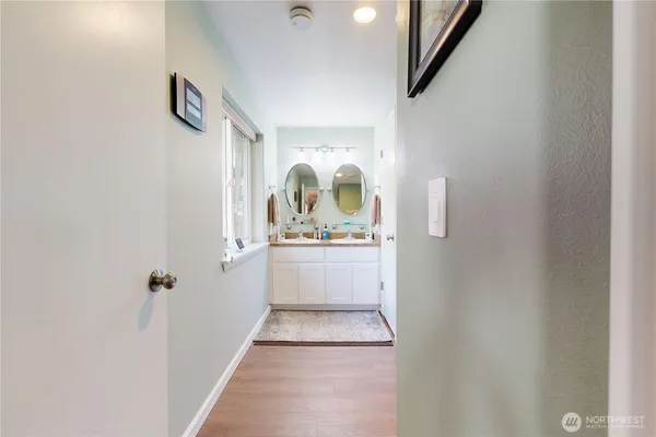 a en suite bathroom with a double vanity sink and a mirror