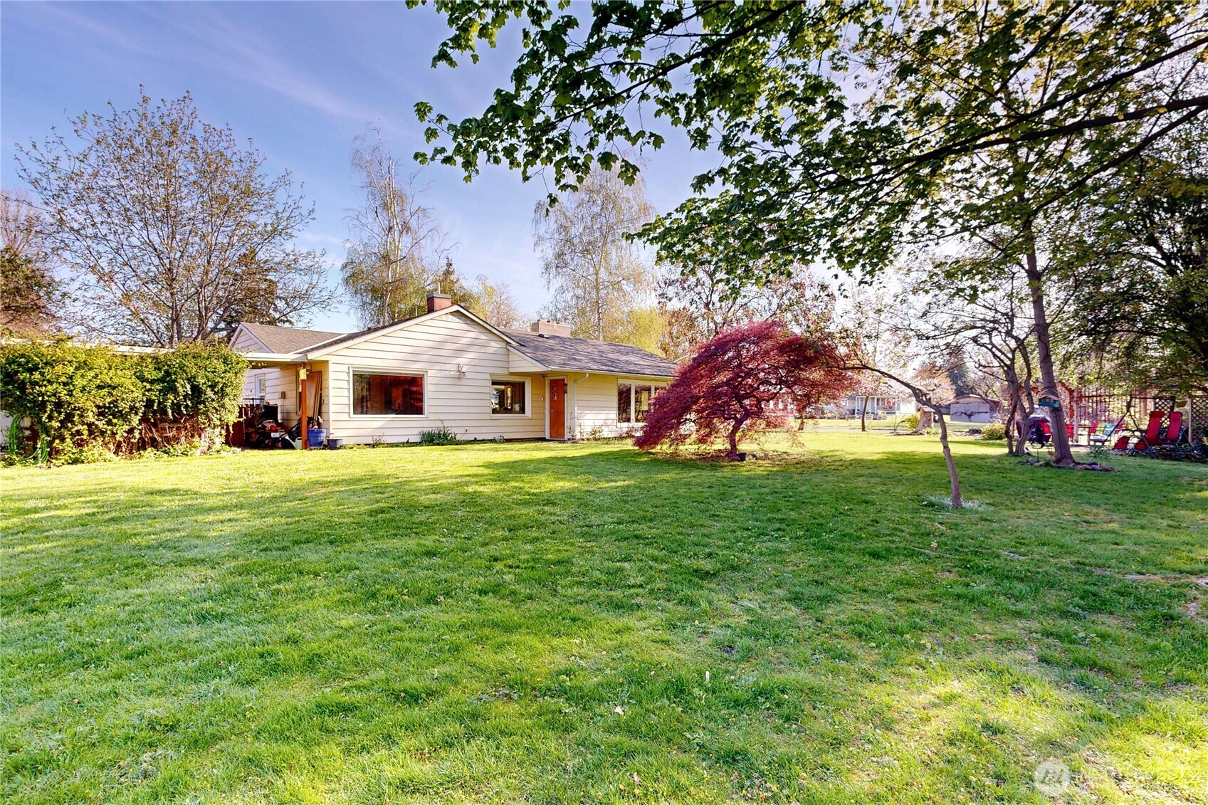 821 East Chestnut Street Walla Walla, WA 99362 - Photo 26 of 39 a front view of house with yard and green space