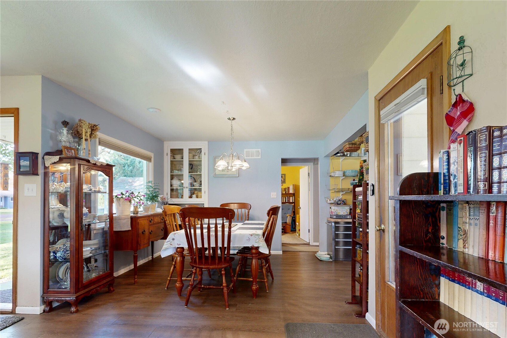 821 East Chestnut Street Walla Walla, WA 99362 - Photo 5 of 39 a dining room with furniture window and wooden floor