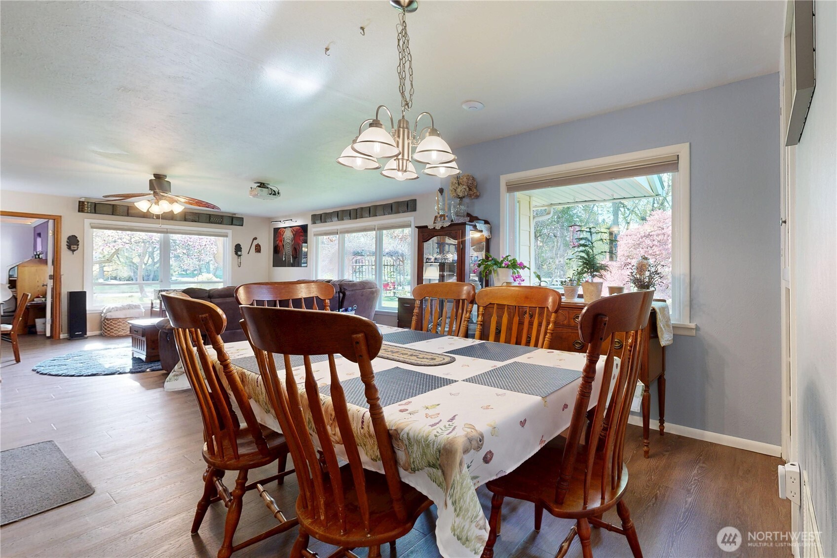 821 East Chestnut Street Walla Walla, WA 99362 - Photo 9 of 39 a view of a dining room with furniture window and wooden floor