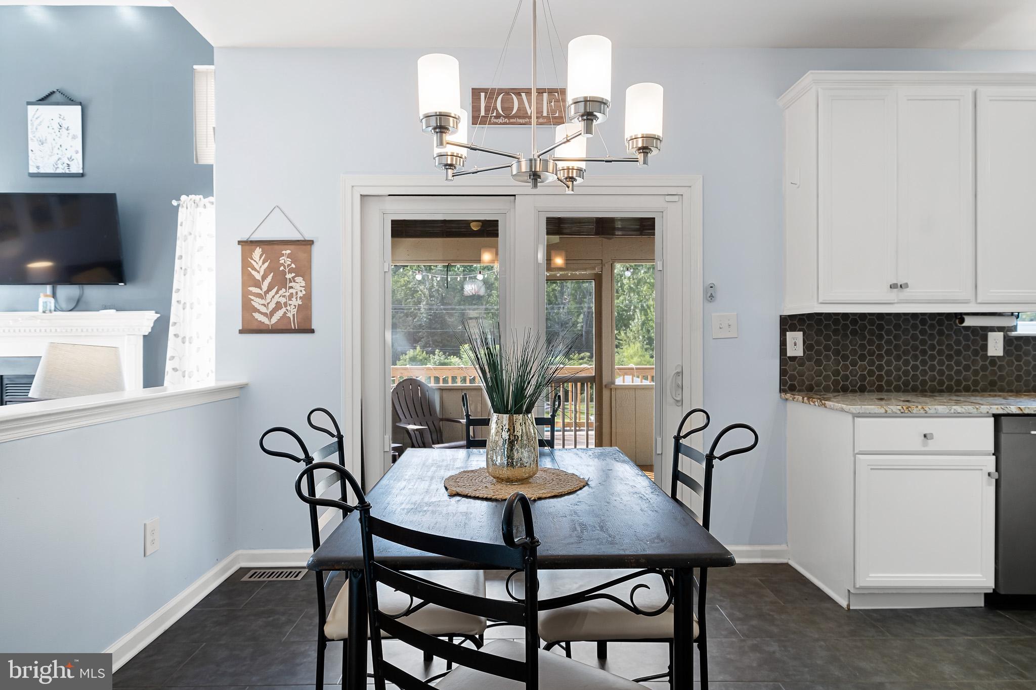 41 Emerald Ridge Drive Bear, DE 19701 - Photo 9 of 38 Kitchen dining area