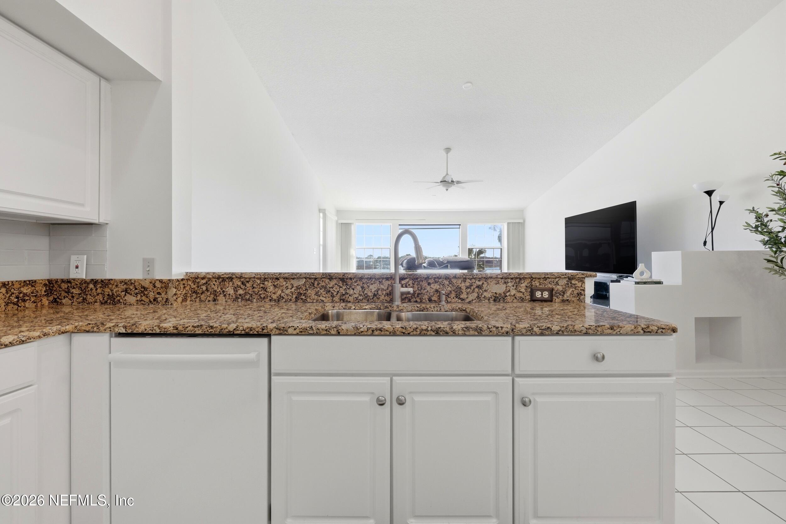 3331 Lighthouse Point Lane Jacksonville, FL 32250 - Photo 14 of 63 Kitchen