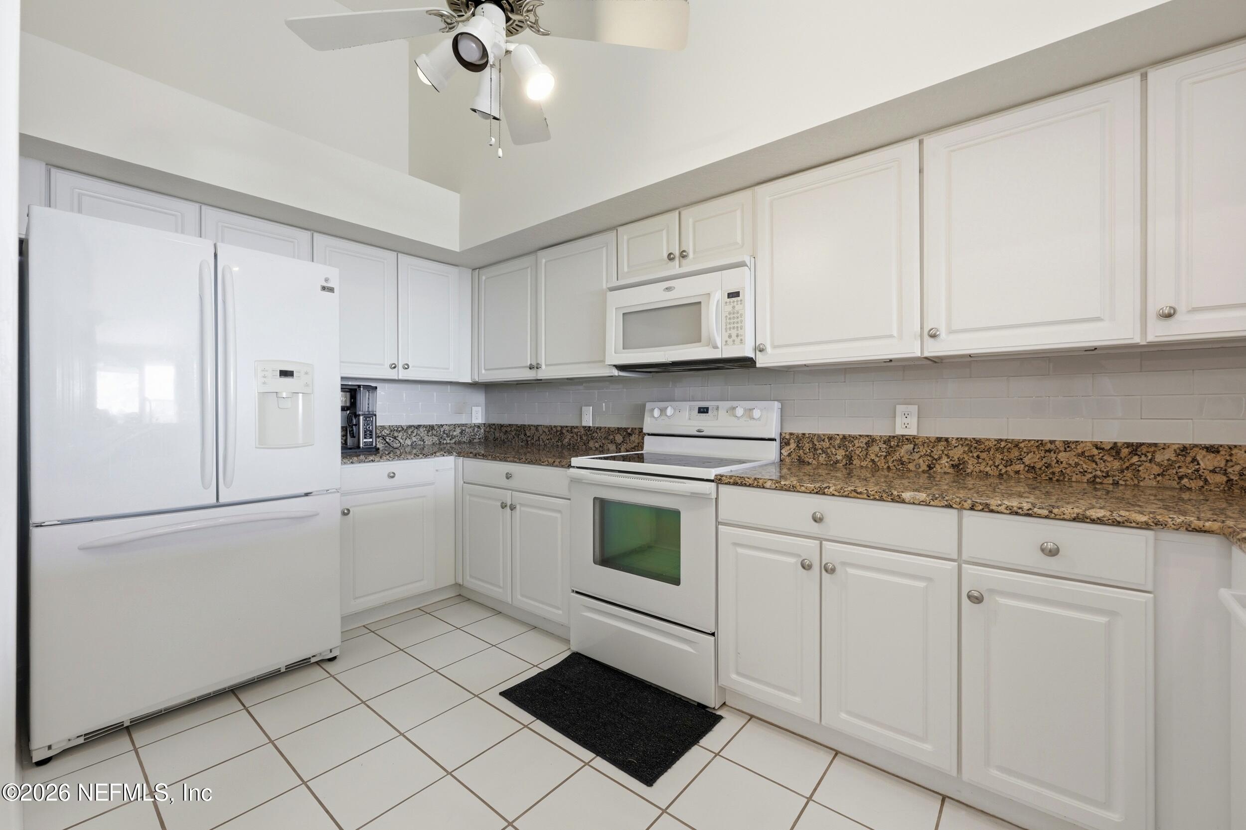 3331 Lighthouse Point Lane Jacksonville, FL 32250 - Photo 15 of 63 Kitchen