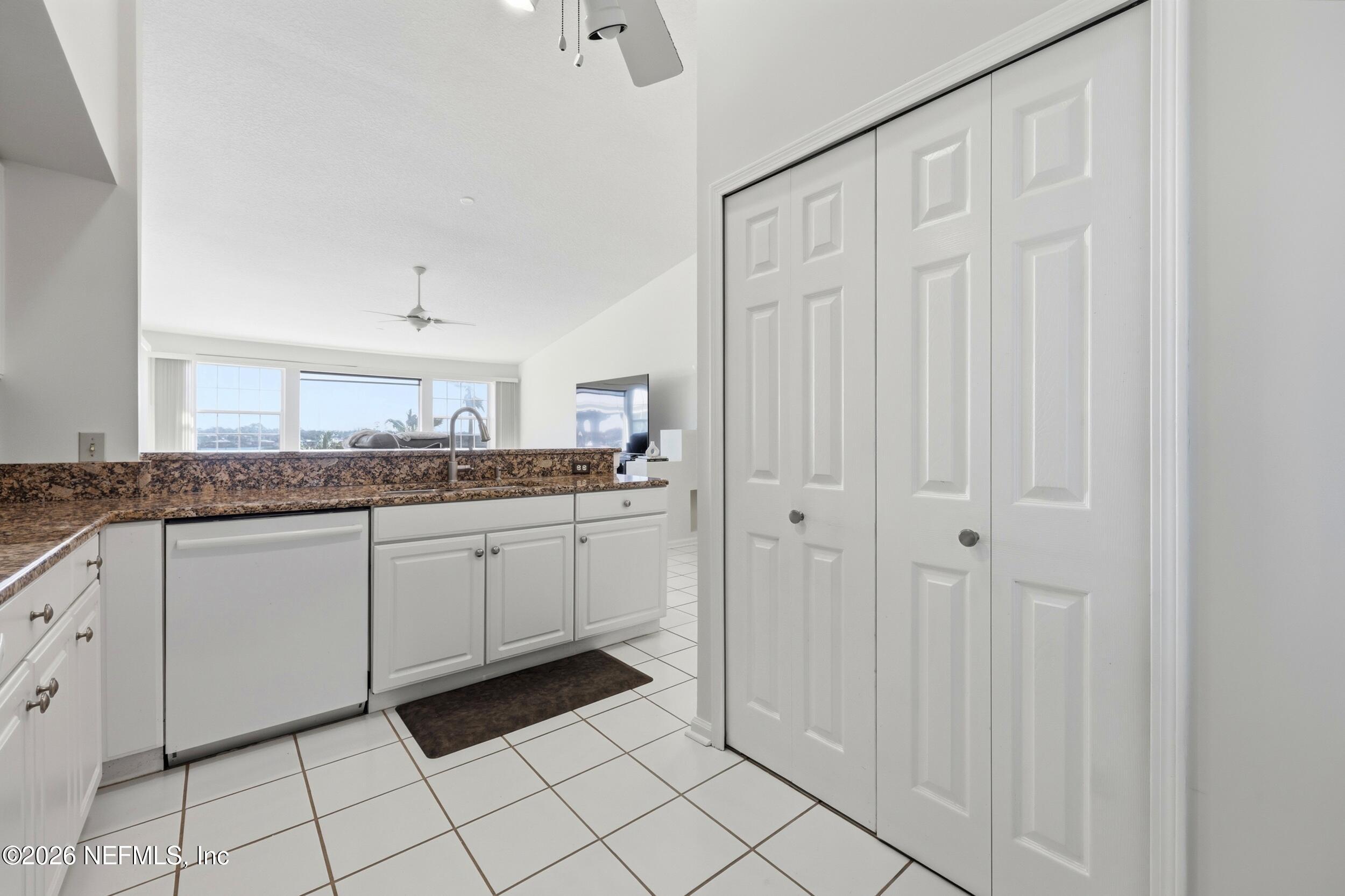 3331 Lighthouse Point Lane Jacksonville, FL 32250 - Photo 18 of 63 Kitchen