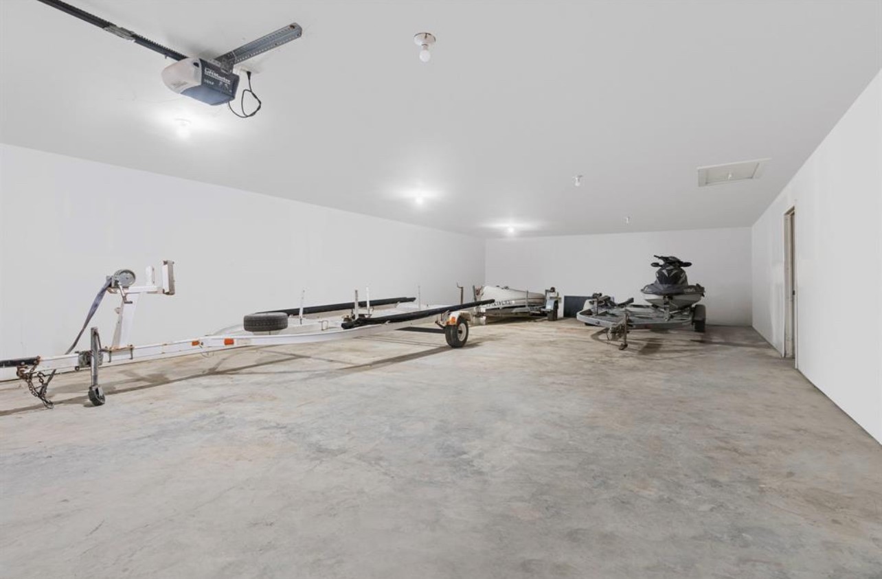 121 Lakeview Drive Point Blank, TX 77364 - Photo 4 of 10 a view of a room with gym equipment