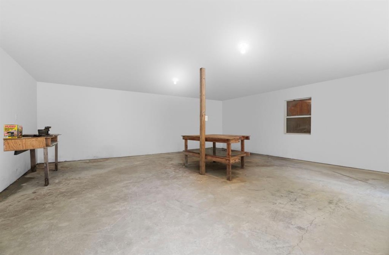 121 Lakeview Drive Point Blank, TX 77364 - Photo 6 of 10 a view of a room with table and a chair