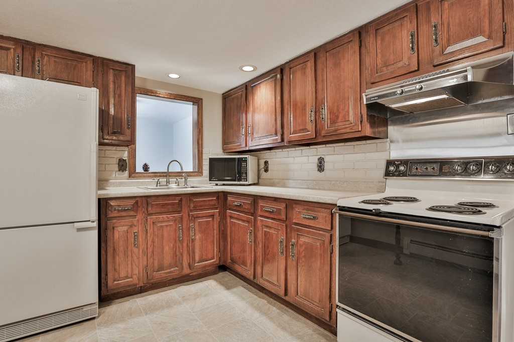 20 Wightman Road Tewksbury, MA 01876 - Photo 7 of 20 Gallery Image 7
