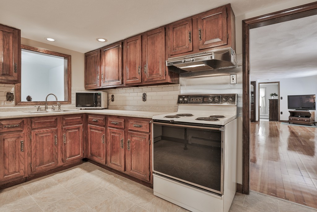 20 Wightman Road Tewksbury, MA 01876 - Photo 8 of 20 Gallery Image 8