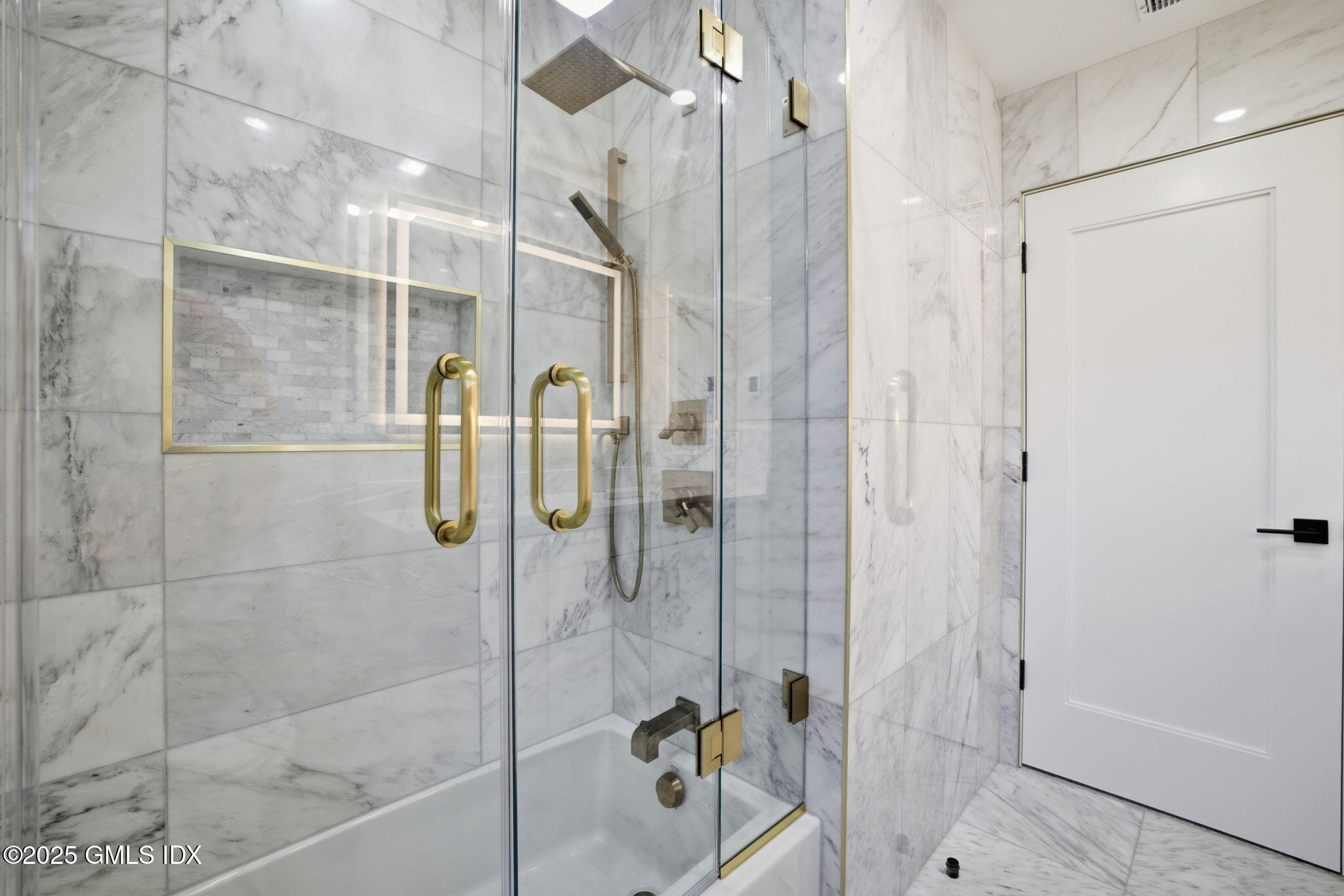 131 Henry Street Greenwich, CT 06830 - Photo 13 of 29 43-web-or-mls-131 henry st-35