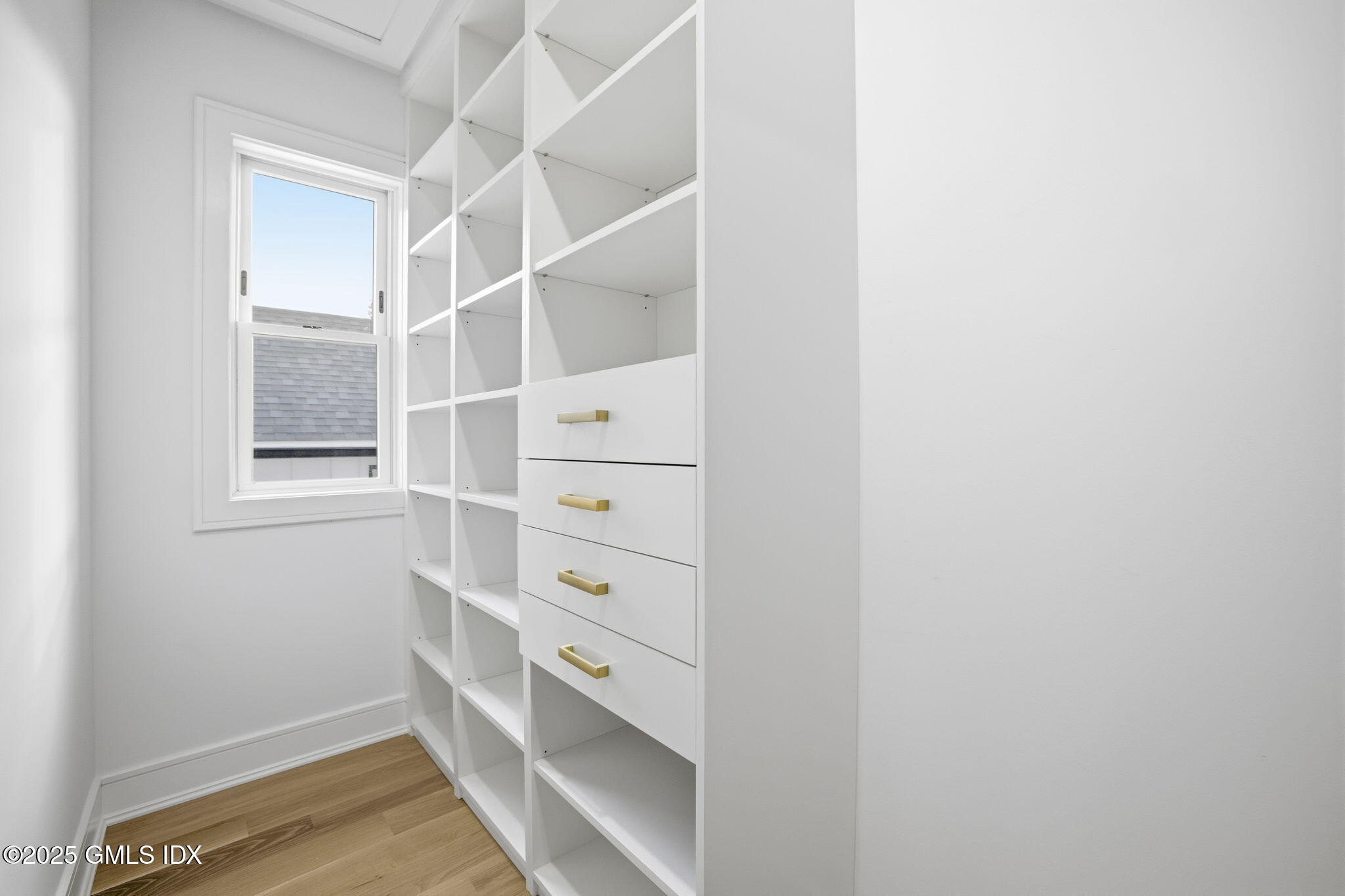 131 Henry Street Greenwich, CT 06830 - Photo 14 of 29 47-web-or-mls-131 henry st-39