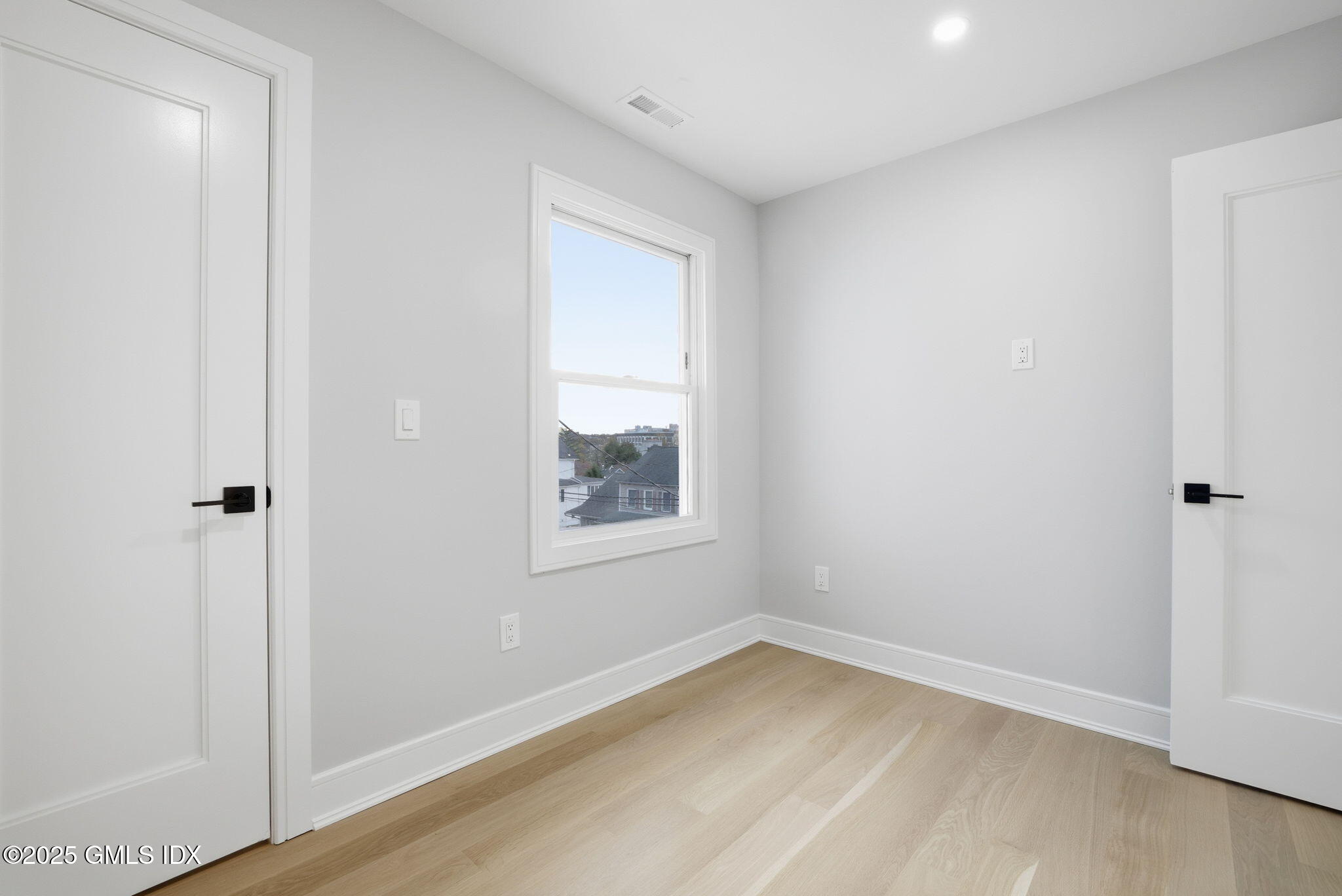 131 Henry Street Greenwich, CT 06830 - Photo 16 of 29 50-web-or-mls-131 henry st-42