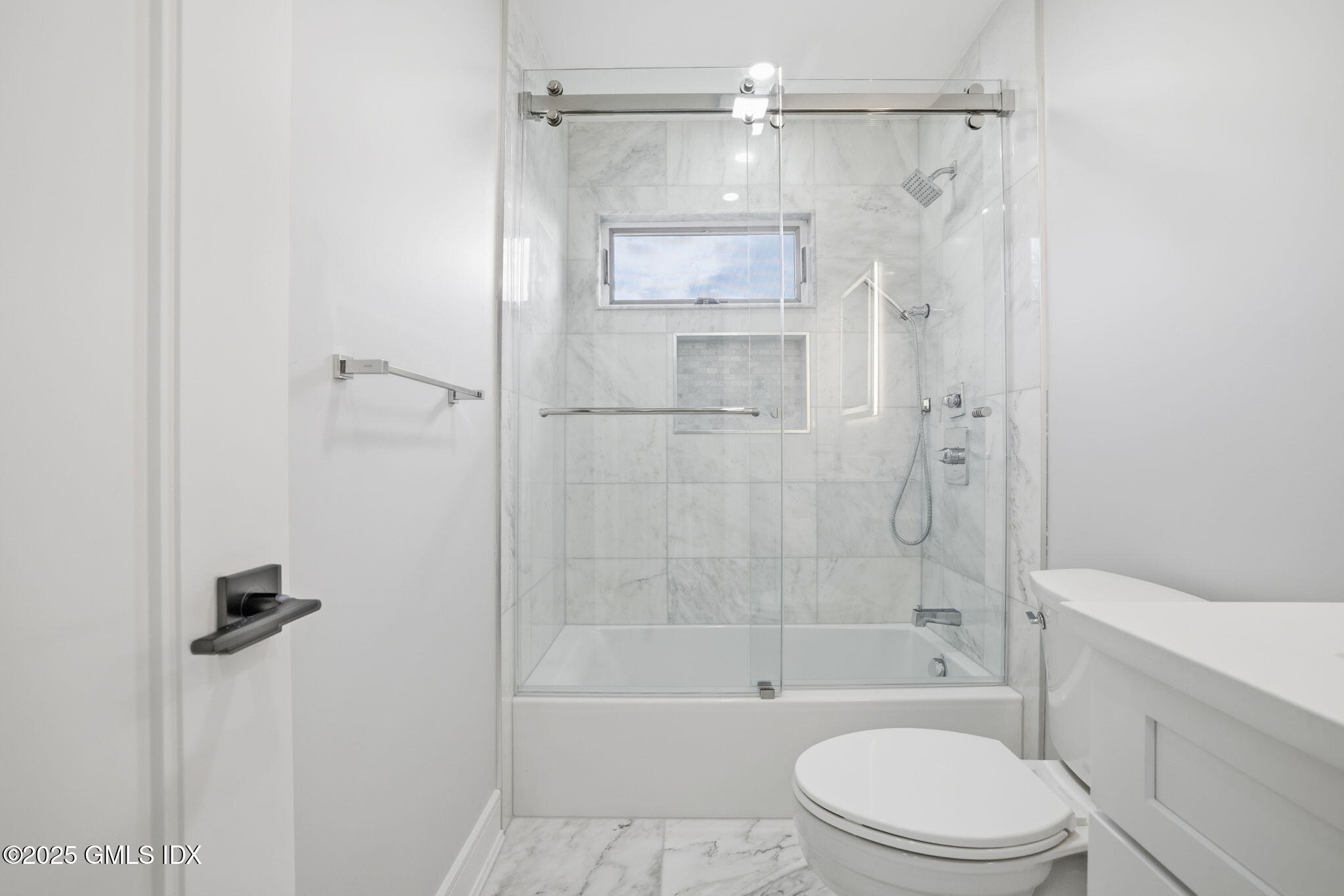 131 Henry Street Greenwich, CT 06830 - Photo 18 of 29 53-web-or-mls-131 henry st-45