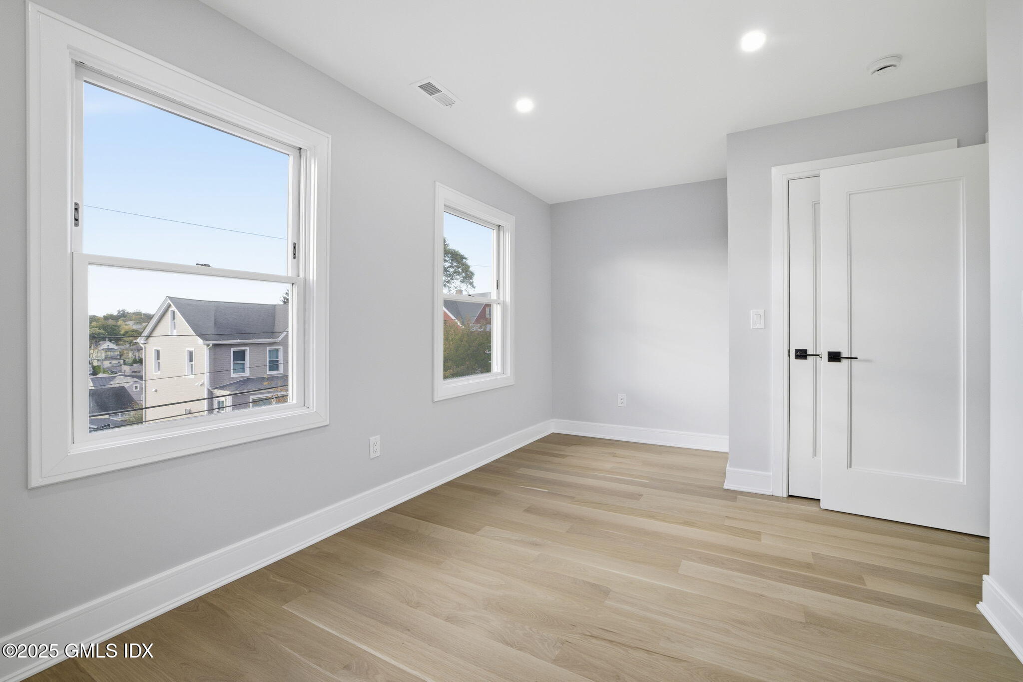 131 Henry Street Greenwich, CT 06830 - Photo 19 of 29 57-web-or-mls-131 henry st-49