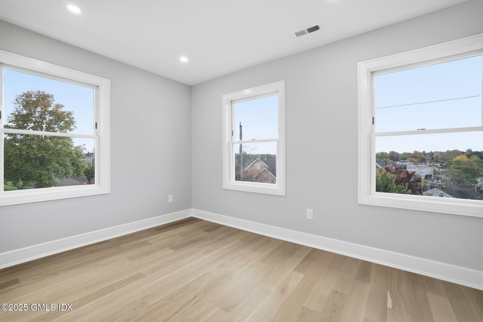 131 Henry Street Greenwich, CT 06830 - Photo 20 of 29 56-web-or-mls-131 henry st-48