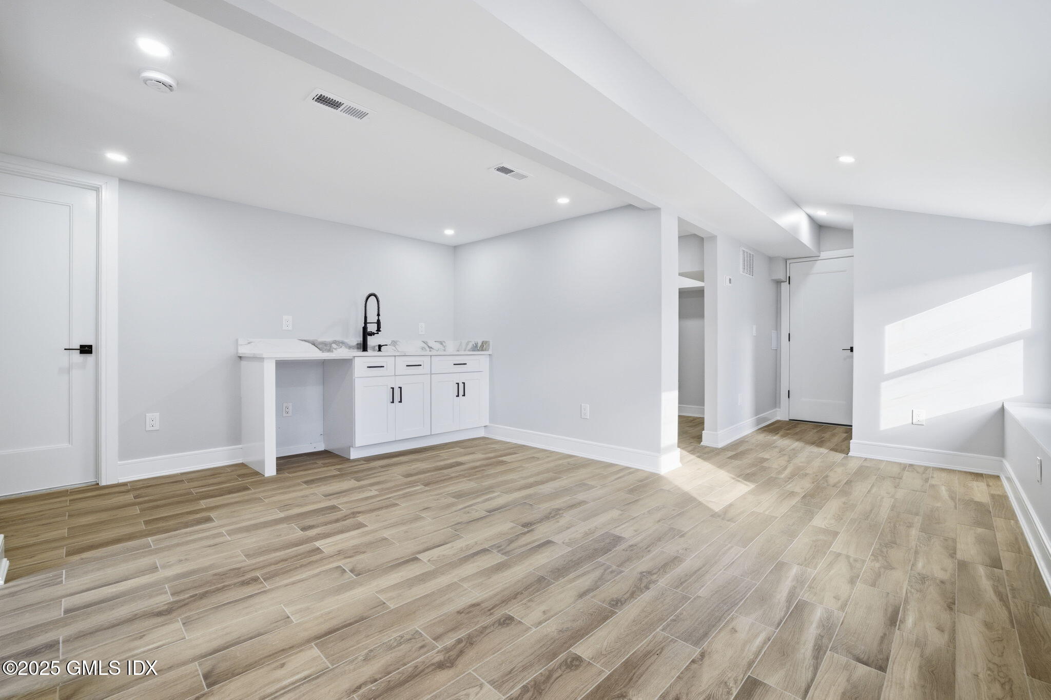 131 Henry Street Greenwich, CT 06830 - Photo 23 of 29 15-web-or-mls-131 henry st-7