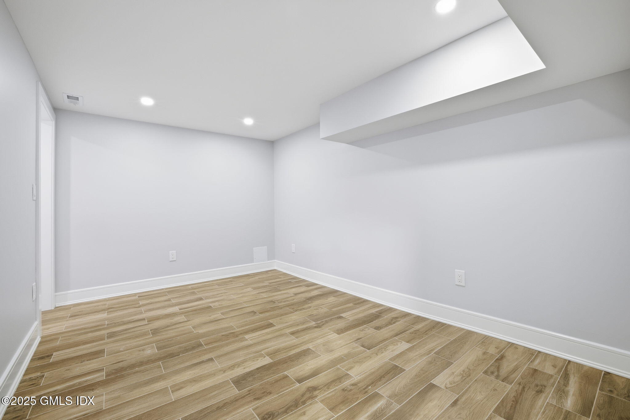 131 Henry Street Greenwich, CT 06830 - Photo 24 of 29 19-web-or-mls-131 henry st-11