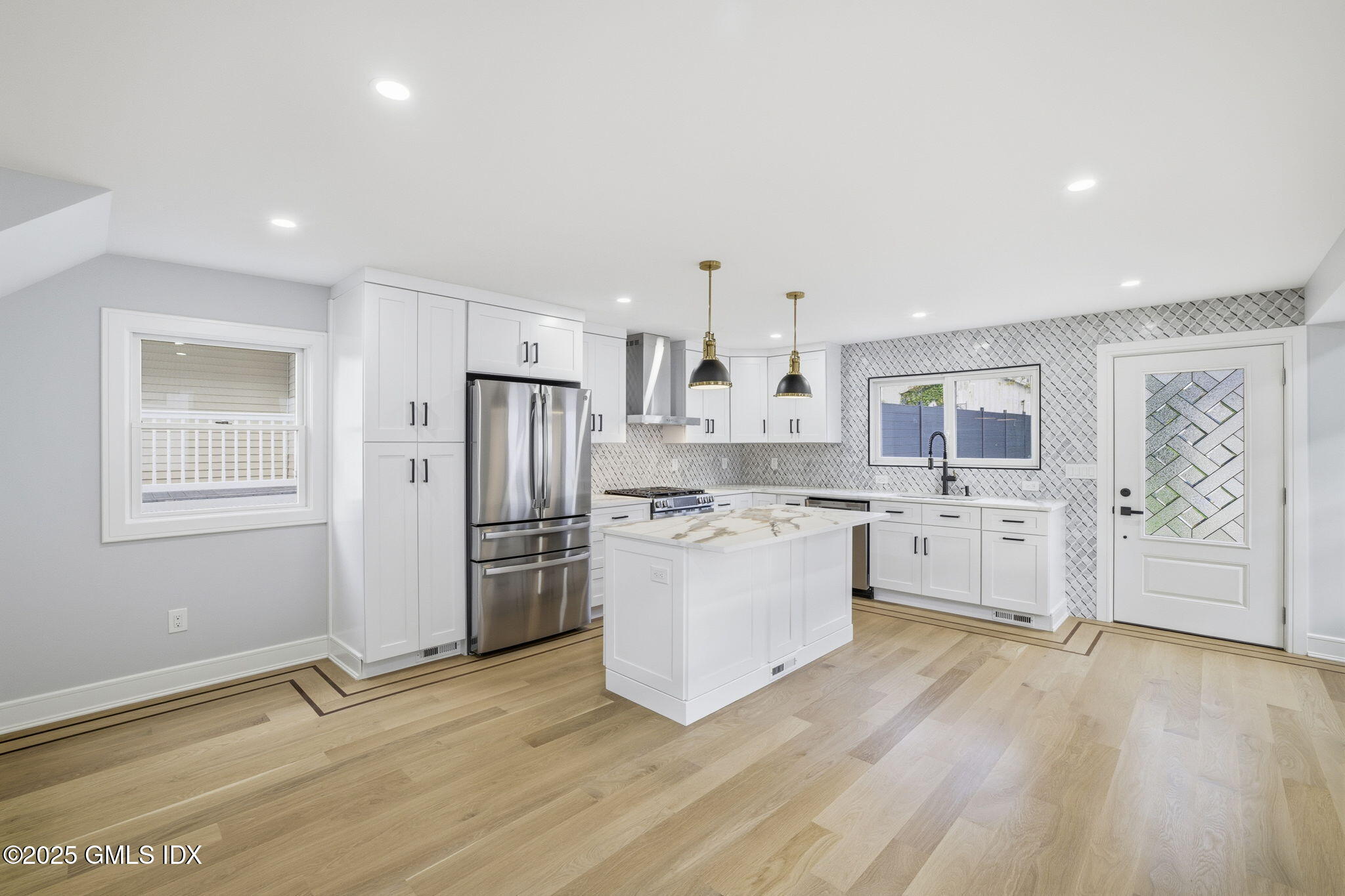 131 Henry Street Greenwich, CT 06830 - Photo 5 of 29 32-web-or-mls-131 henry st-24