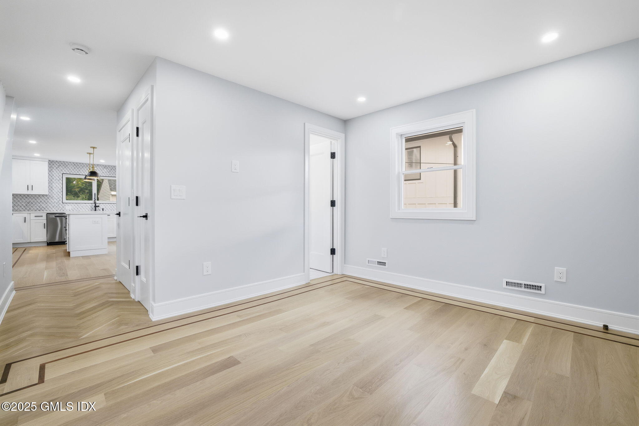 131 Henry Street Greenwich, CT 06830 - Photo 6 of 29 26-web-or-mls-131 henry st-18