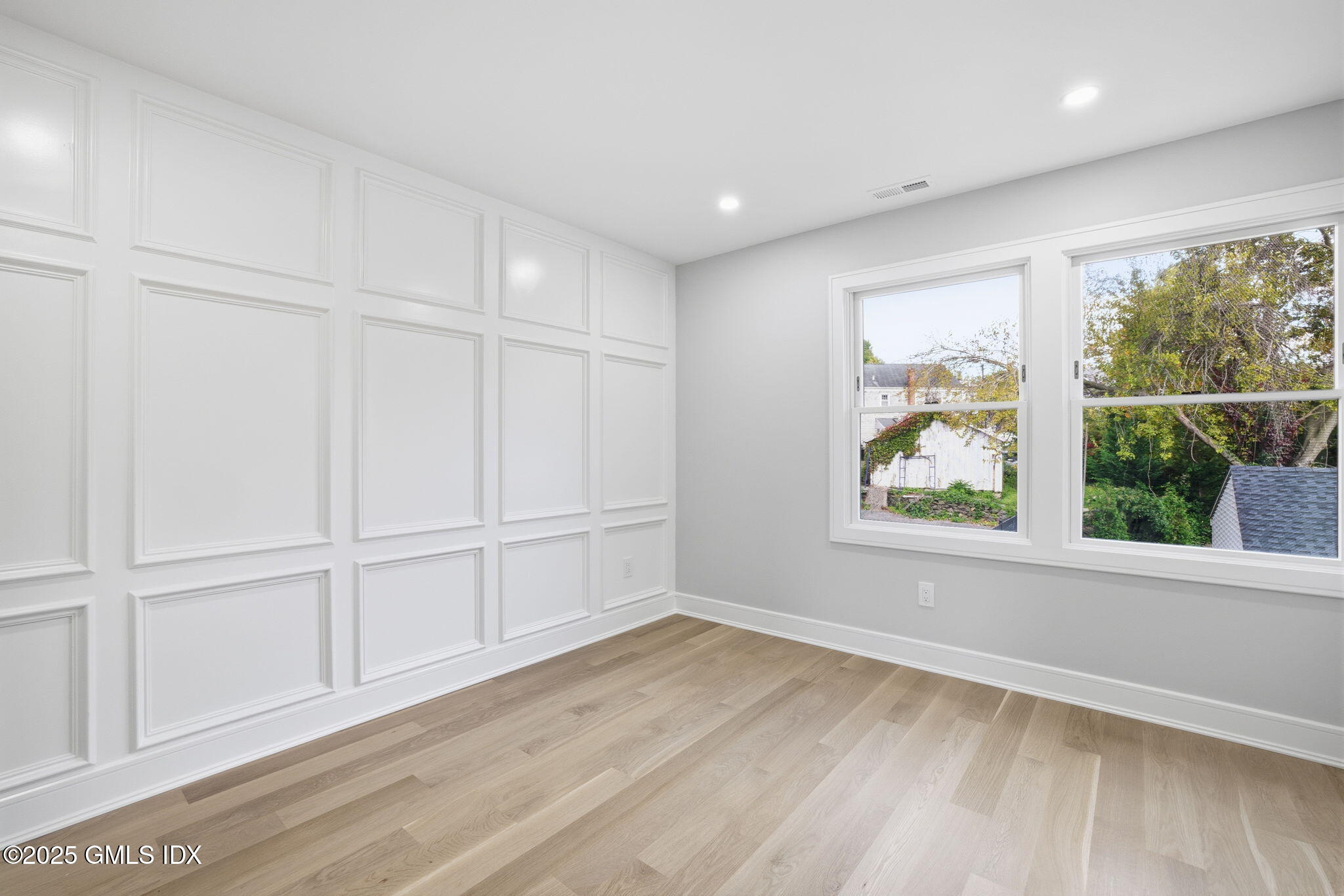 131 Henry Street Greenwich, CT 06830 - Photo 10 of 29 45-web-or-mls-131 henry st-37