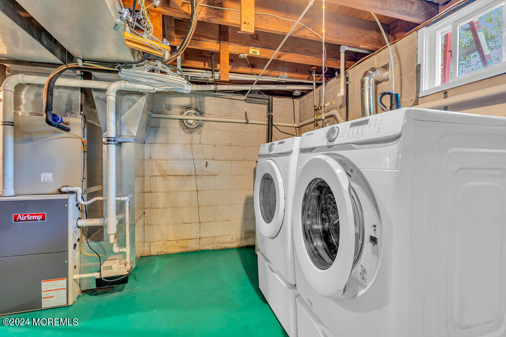 2117 Murray Road Point Pleasant, NJ 08742 - Photo 22 of 35 a utility room with dryer and washer
